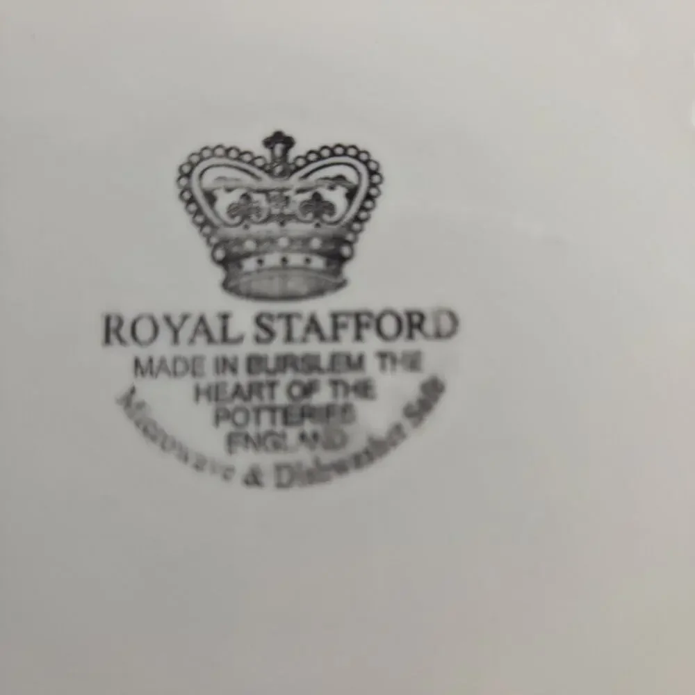 ROYAL STAFFORD CHRISTMAS VILLAGE SNOWMAN DINNER PLATE 11